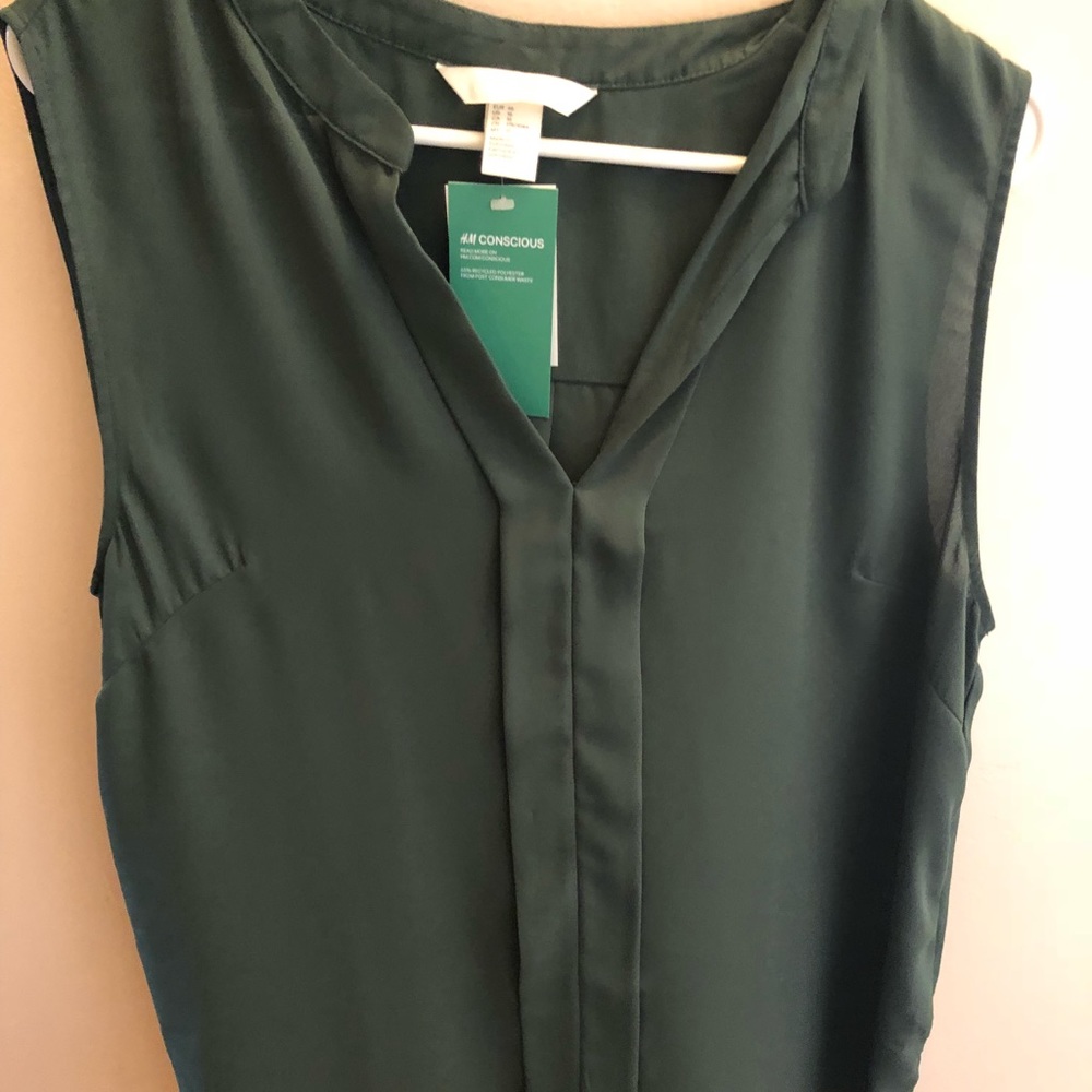 Green sleeveless tunic